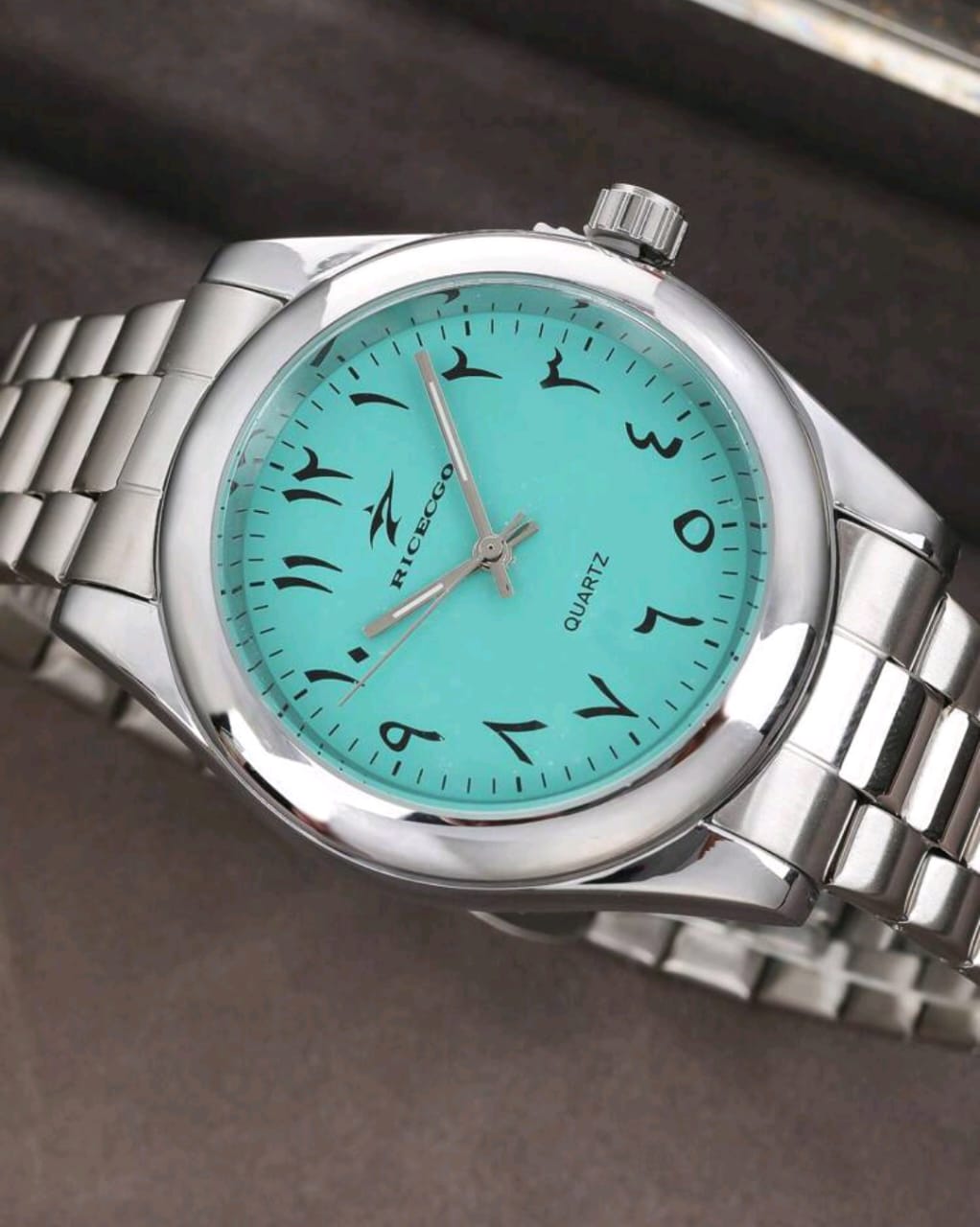 Classic Men's Quartz Watch Suitable For Daily Wear